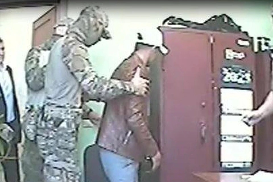 В Новосибирской области будут судить мигранта за дачу взятки сотруднику ФСБ