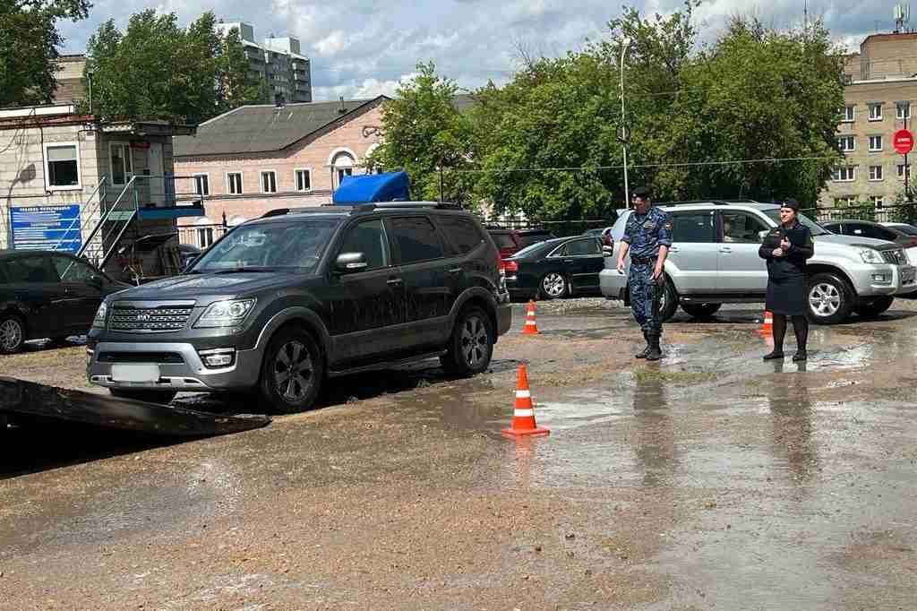 В Новосибирске у мужчины забрали внедорожник из-за крупного долга по алиментам