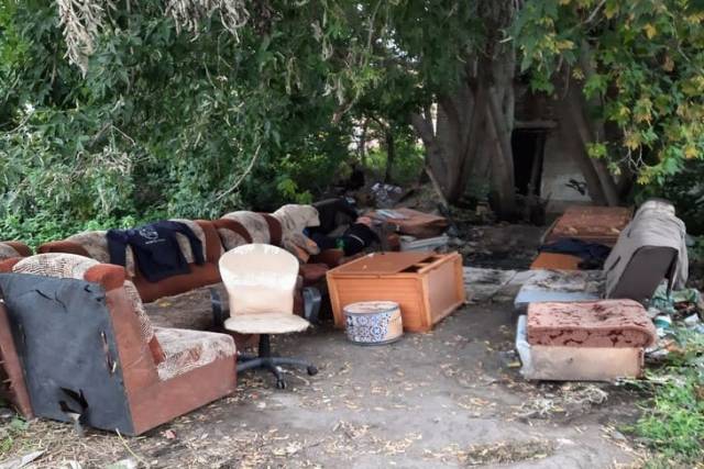 В Новосибирске бездомные пьяницы устраивают оргии во дворе дома