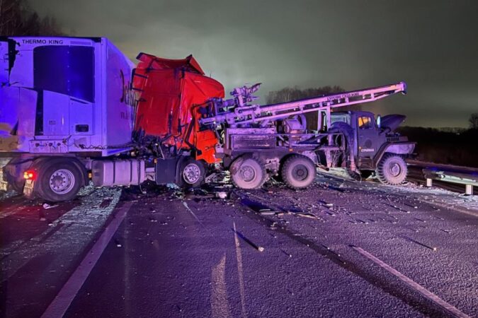 Два человека погибли в массовом ДТП под Новосибирском
