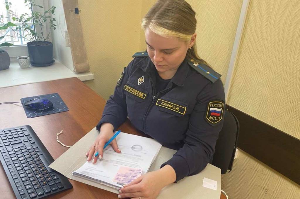 В Новосибирске приставы помогли мужчине и его дочери добиться выплаты зарплаты