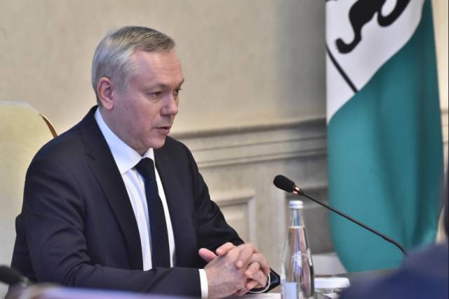 Зарплаты бюджетникам намерены поднять на 10