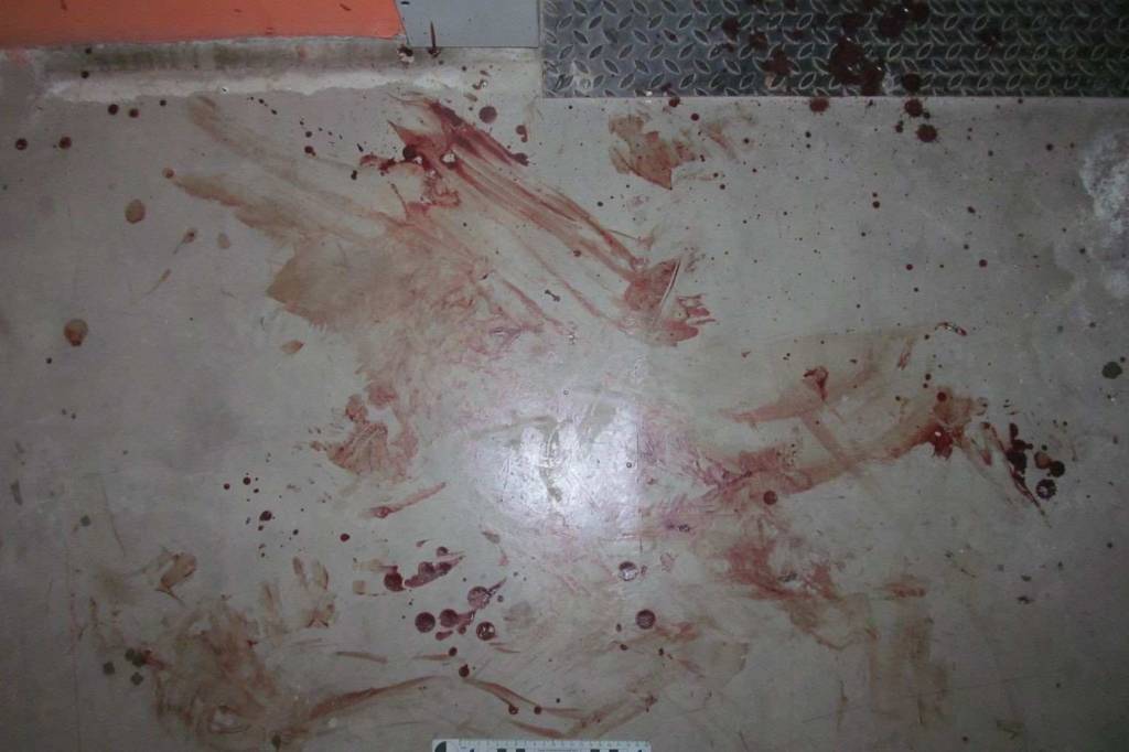 В Новосибирске пьяный мужчина до смерти избил незнакомца в подъезде