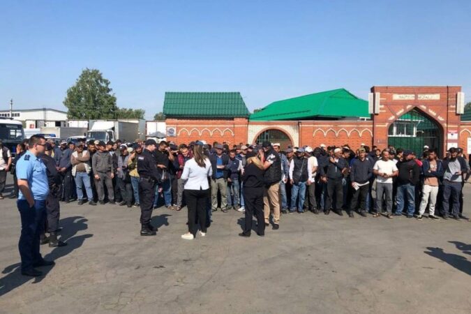 Новосибирские суды в июне депортировали из России более 200 мигрантов-нелегалов