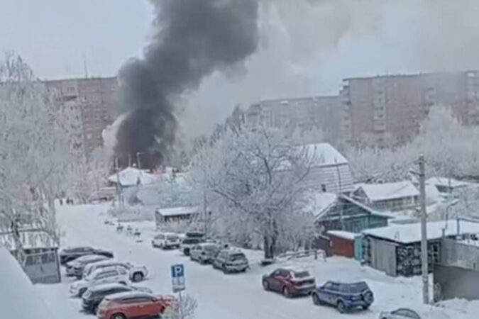 В Новосибирске загорелся частный дом на Тургенева