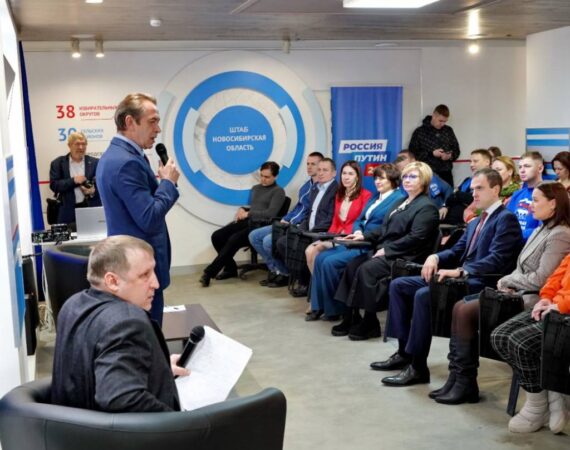 В Новосибирске актер Владимир Машков встретился с волонтёрами «Единой России»