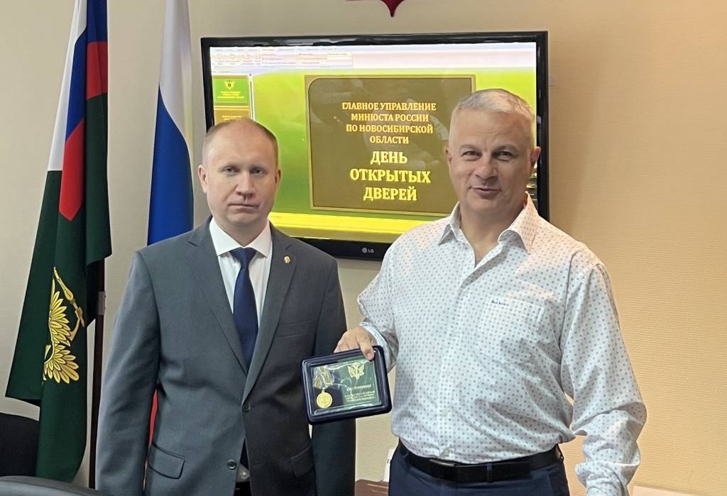 Новосибирскому адвокату вручили золотую медаль за «Зимнюю вишню»