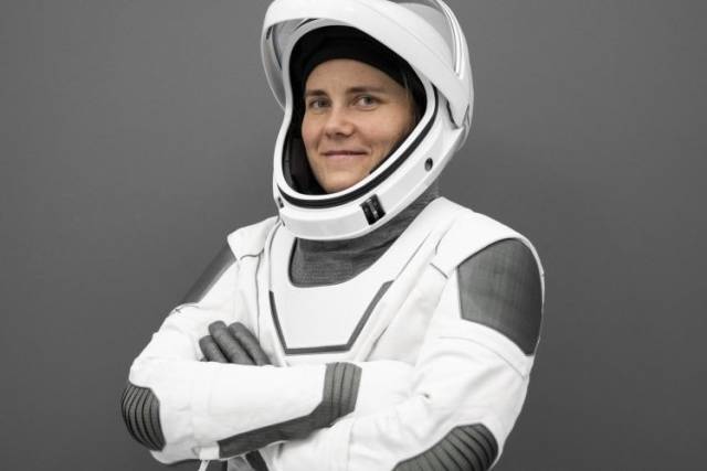 Корабль Crew Dragon с Анной Кикиной отстыковался от МКС