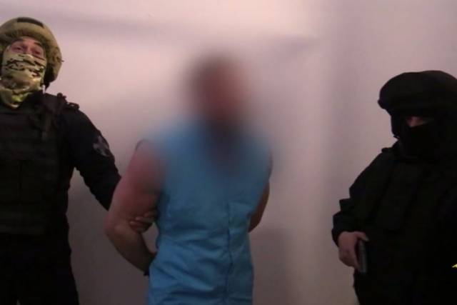 Троих новосибирцев задержали за нелегальное производство веществ с тестостероном