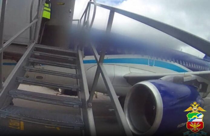 Пассажира рейса Баку — Новосибирск оштрафовали за курение на борту авиалайнера