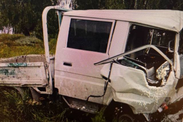 Под Новосибирском водитель и пассажиры иномарки получили травмы после ДТП с КАМАЗом