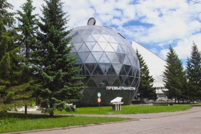 Мэрия Новосибирска ищет варианты спасения кафе «Шарик»