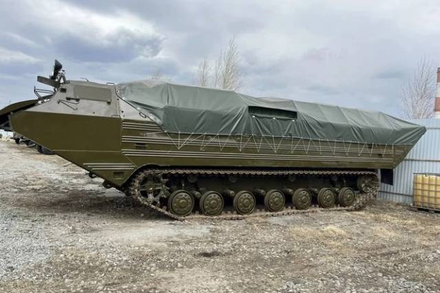 В Новосибирске продают гусеничный транспортёр за 10 миллионов рублей