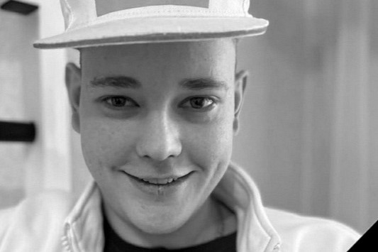 Умер новосибирский репер Артём Гейко