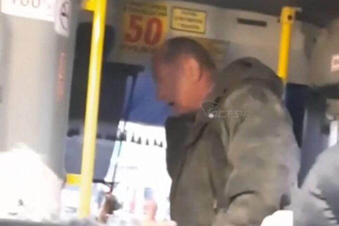 В Новосибирске водителя маршрута №72 уволили при пассажирах