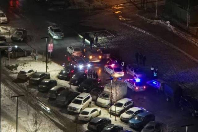 Житель Новосибирска протаранил припаркованные автомобили в микрорайоне «Европейский берег»