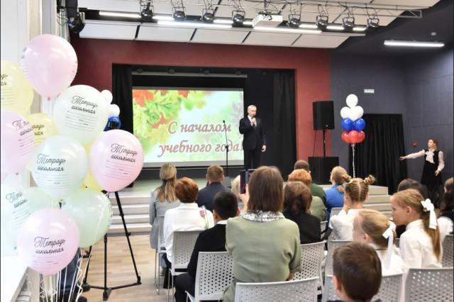 Губернатор Андрей Травников посетил спортивную школу-интернат