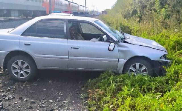 В Новосибирской области пассажир иномарки погиб при ДТП с поездом