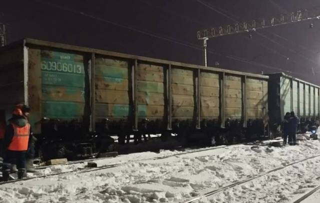 В Новосибирске сошли с рельсов вагоны грузового поезда