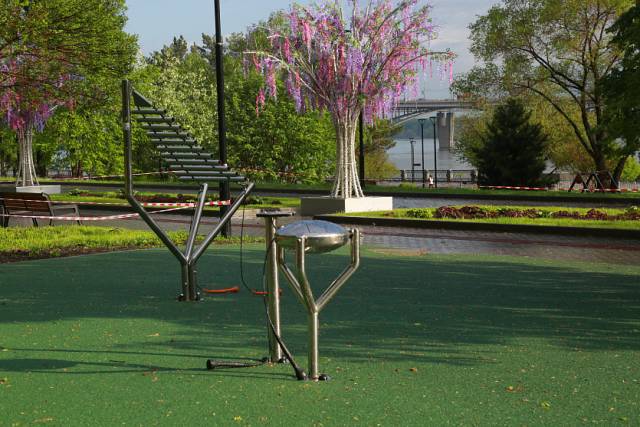 В Новосибирске на Михайловской набережной появилась музыкальная площадка