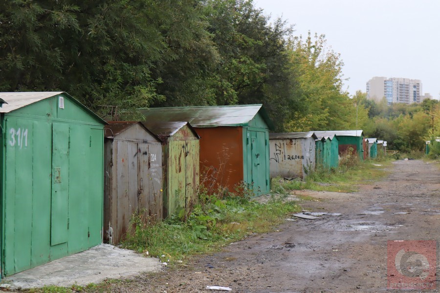 Новосибирцы 13 лет требуют убрать гаражи