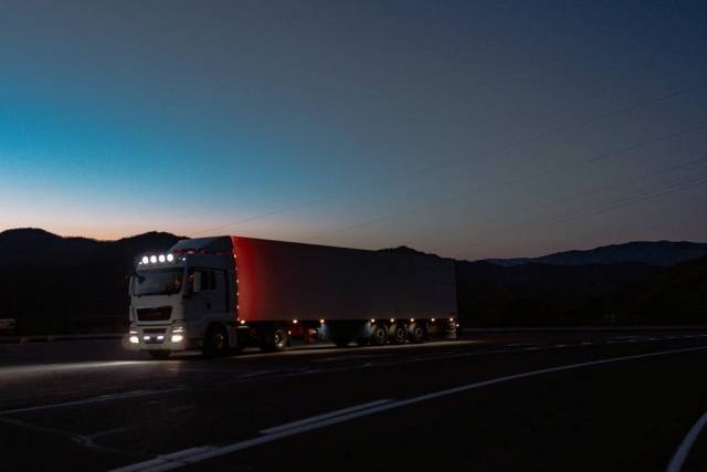 В Новосибирской области 6 километров дорог оснастят современным освещением