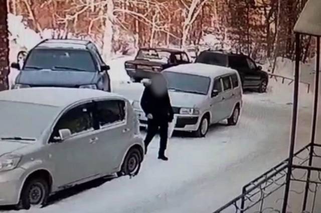 В Новосибирской области пенсионерка отбилась от напавшего на неё грабителя