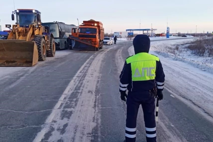 В Новосибирской области пассажирский автобус заглох на трассе из-за мороза