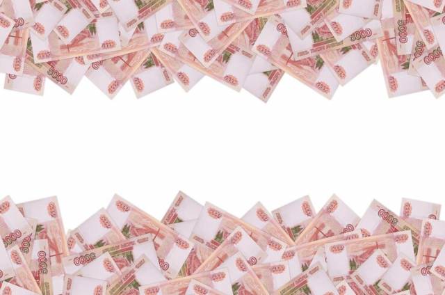 Почти полмиллиона  рублей украла товаровед из магазина