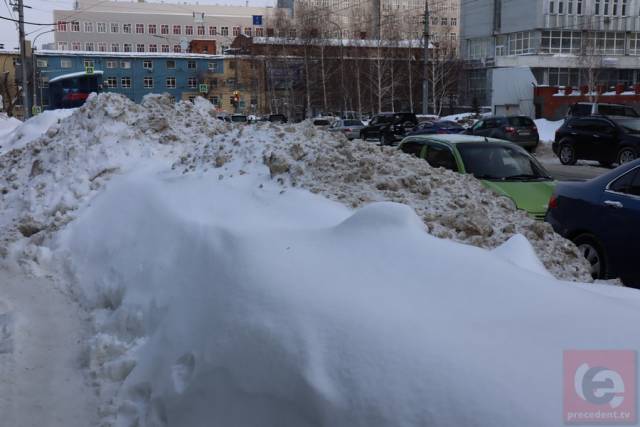 В Новосибирске за новогодние праздники с улиц вывезли более 240 тысяч кубометров снега