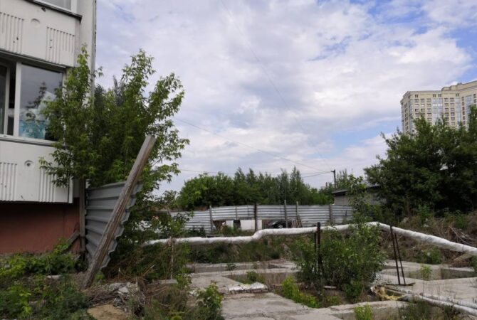 В Новосибирске жители дома на Бориса Богаткова сами вынуждены обслуживать бесхозную теплосеть