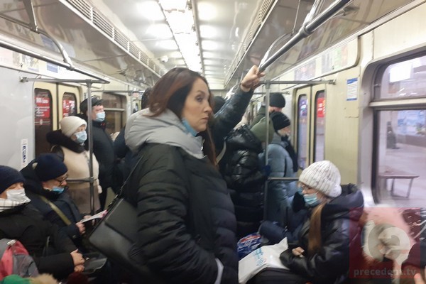 В Новосибирске произошёл сбой в оплате проезда в метро по социальным картам