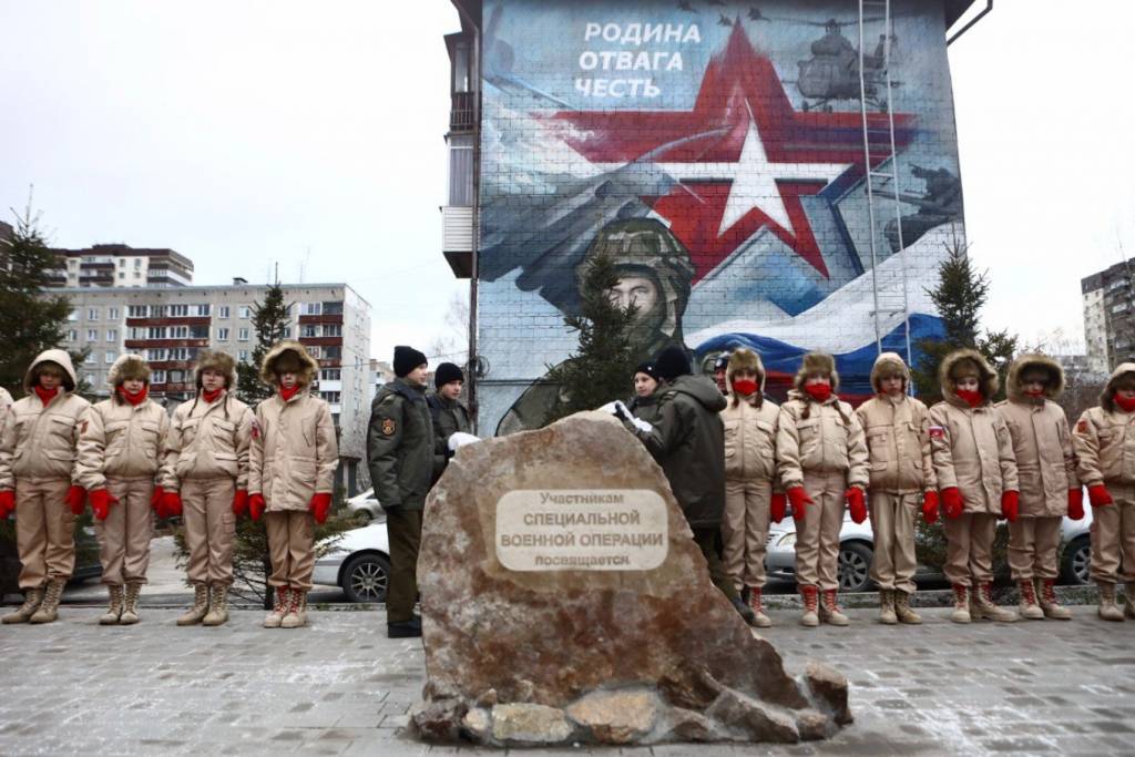 В Новосибирске открыли сквер и мурал в честь участников СВО