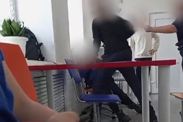 «Мама агрессора в этой же школе работает»: новосибирцы рассказали о видео с избиением ребенка