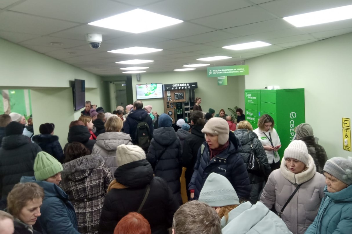 Новосибирцы «штурмуют» «Сбер» из-за неработающих карт «Тройка»