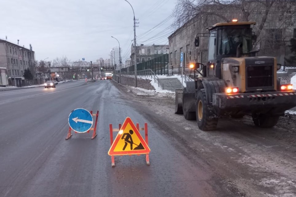 Нехватку дорожных рабочих в Новосибирске компенсируют студенты