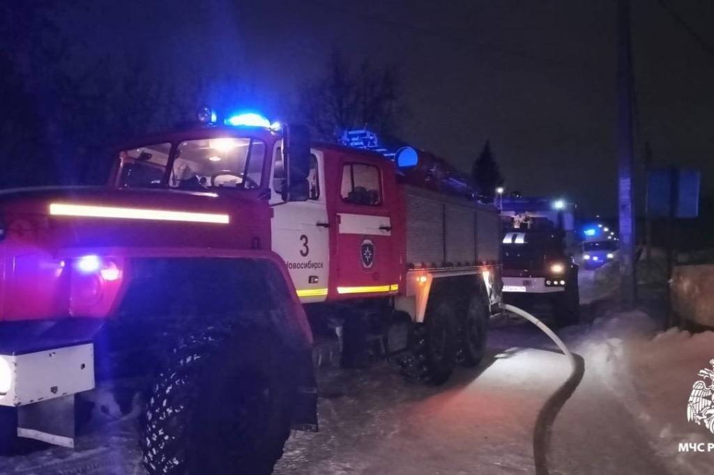 В Новосибирске три человека погибли на пожаре