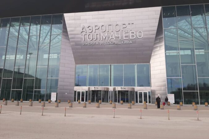 Новосибирский бизнесмен ударил паспортом кассиршу аэропорта Толмачево