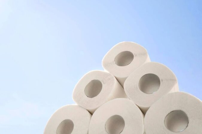 Новосибирцев попросили взять втулки от туалетной бумаги на Крещение