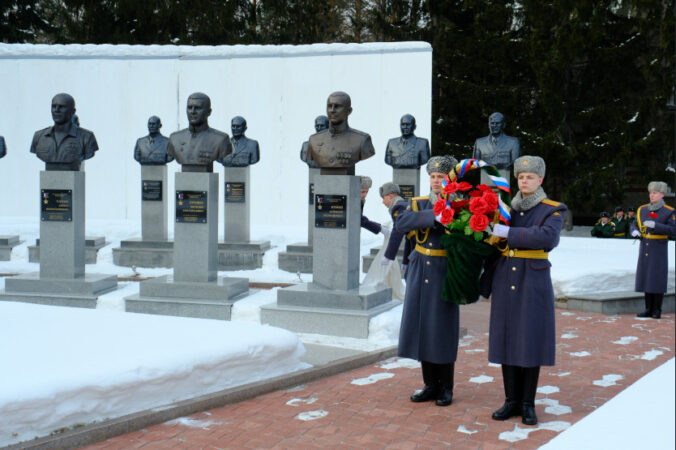В Новосибирске открыли бюст Героя России Алексея Бойко