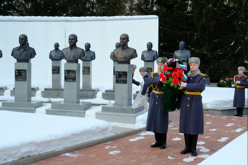 В Новосибирске открыли бюст Героя России Алексея Бойко