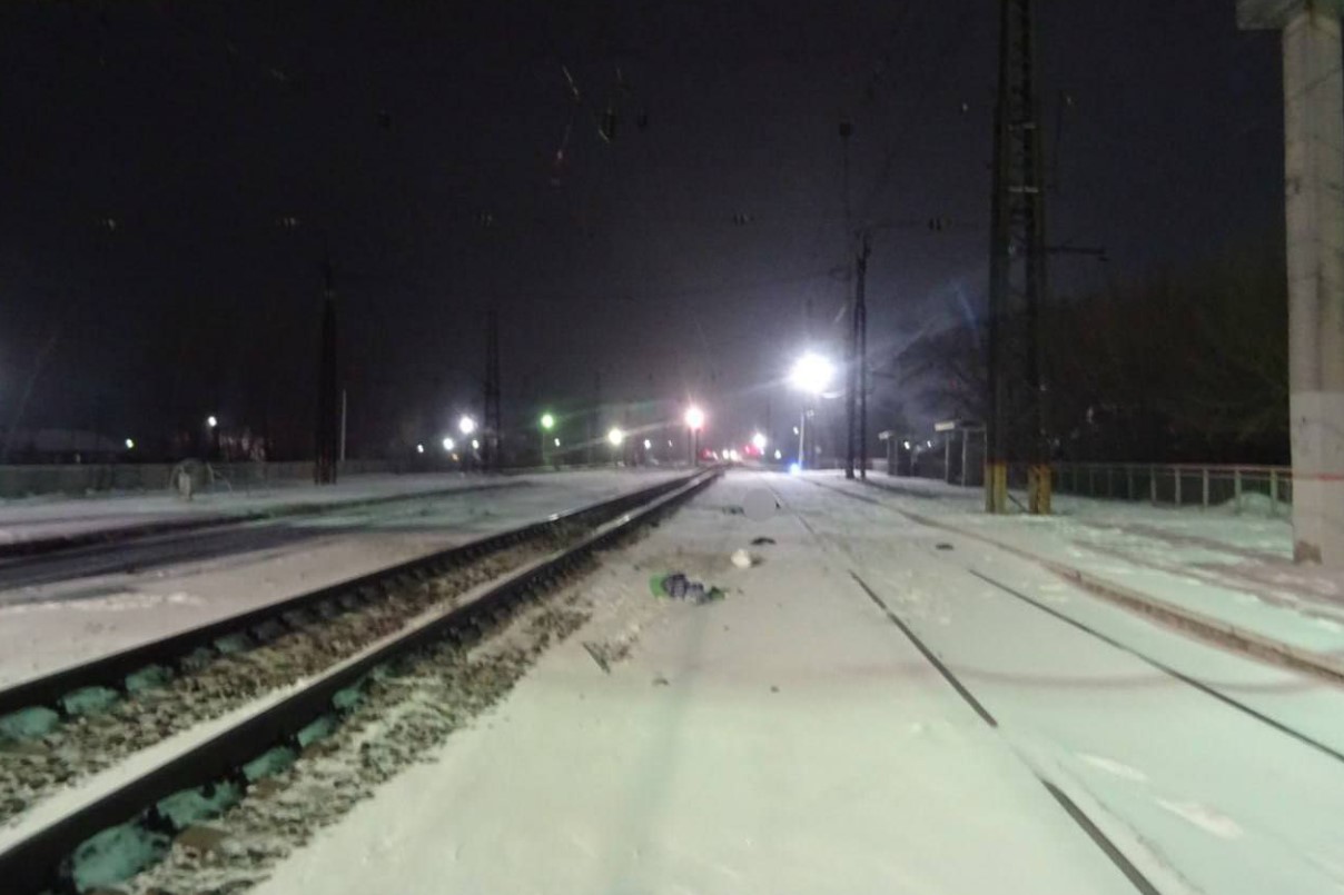 Под Новосибирском мужчина попал под грузовой поезд и погиб