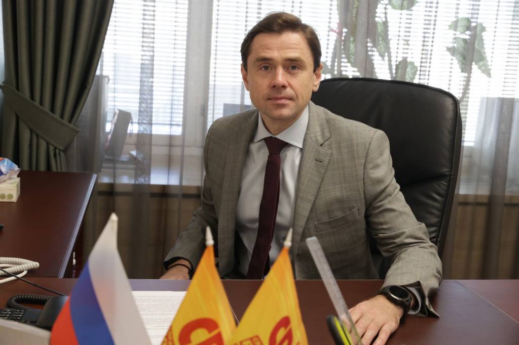 Новосибирский депутат предложил увеличить пособия студентам-родителям до уровня МРОТ
