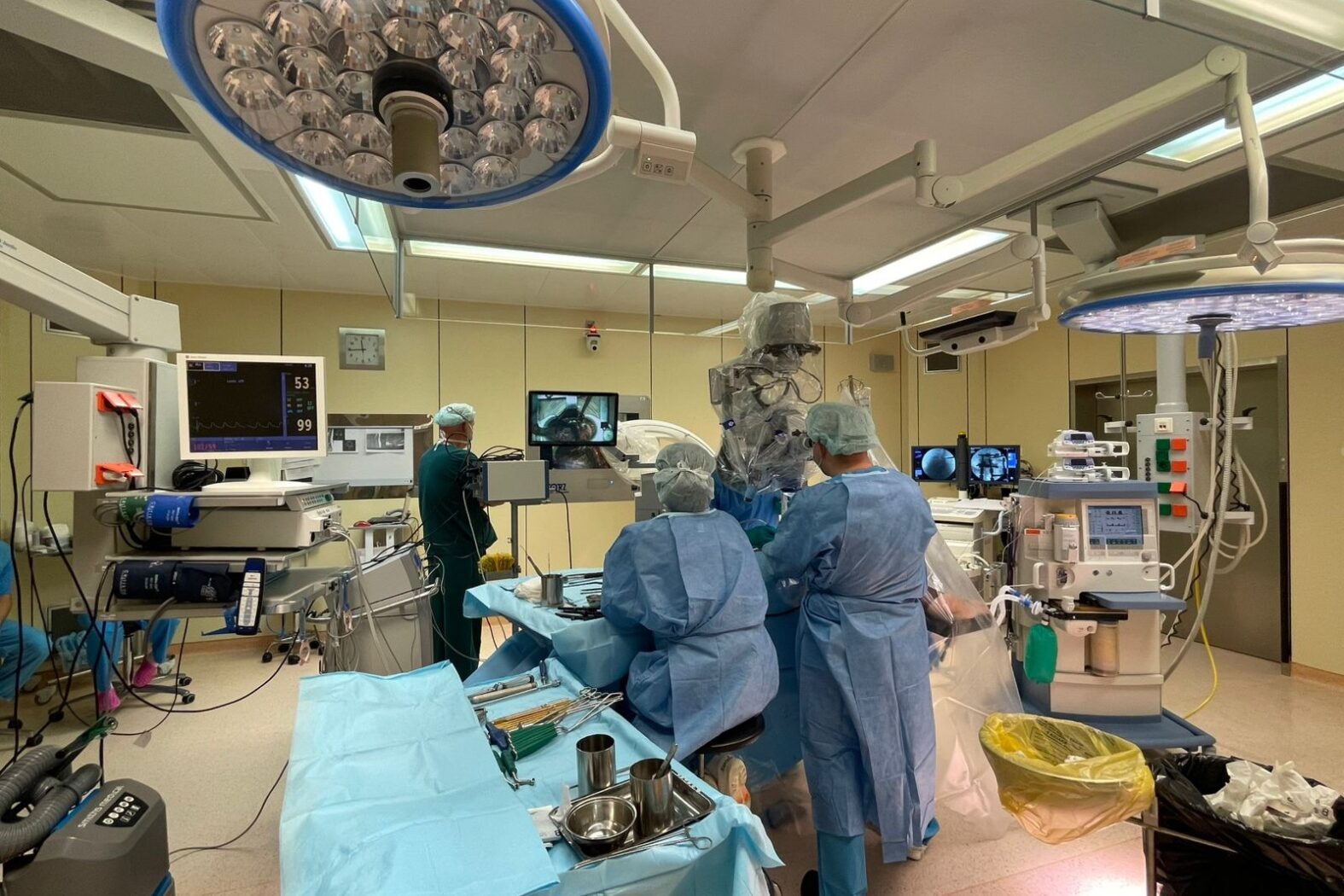 В Новосибирске спасли пациентку с онемением ног