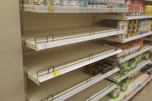 Просроченными продуктами торговали в новосибирских магазинах «Светофор»