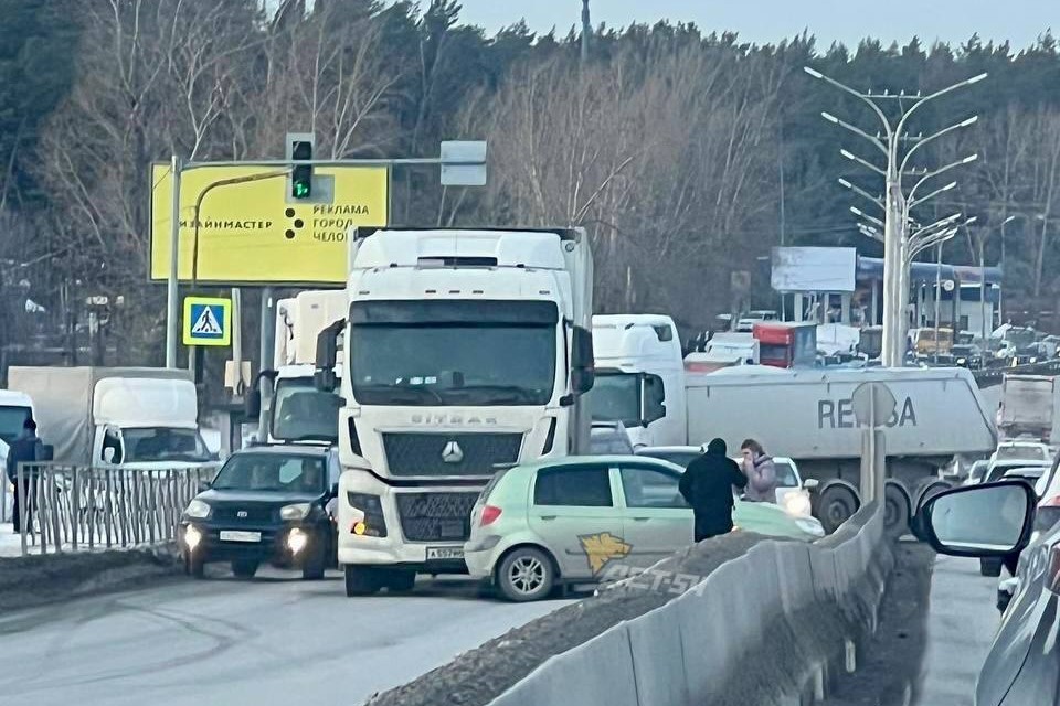 В Новосибирске ДТП  заблокировало Бердское шоссе