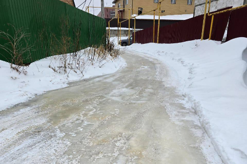 Истоки фекального ручья в частном секторе Новосибирска выяснит прокуратура