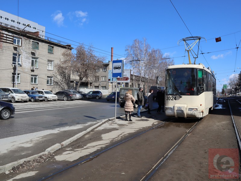 Новосибирцам напомнили о правилах пополнения карты школьника