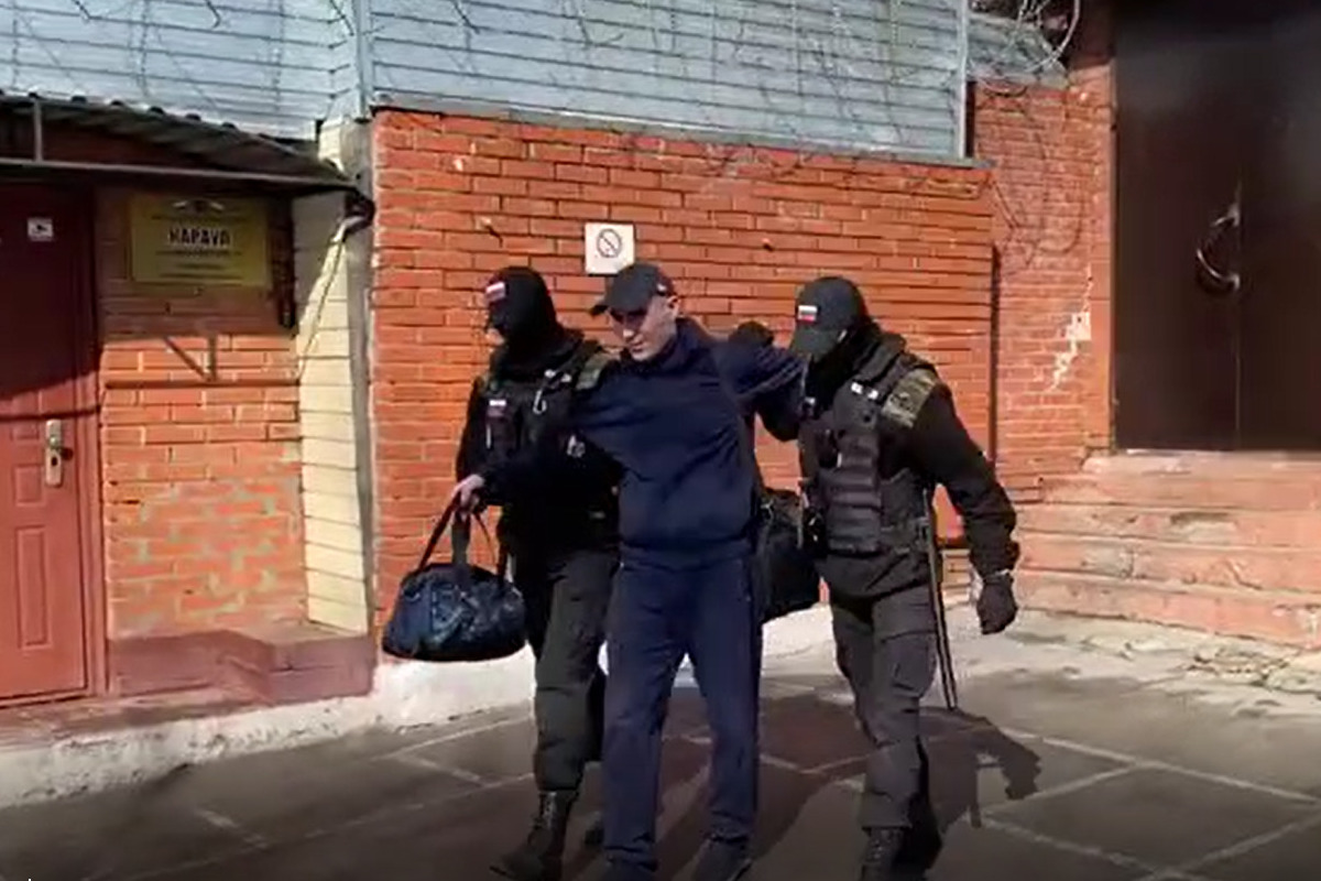 Новосибирец вымогал у заключенных деньги на воровской общак