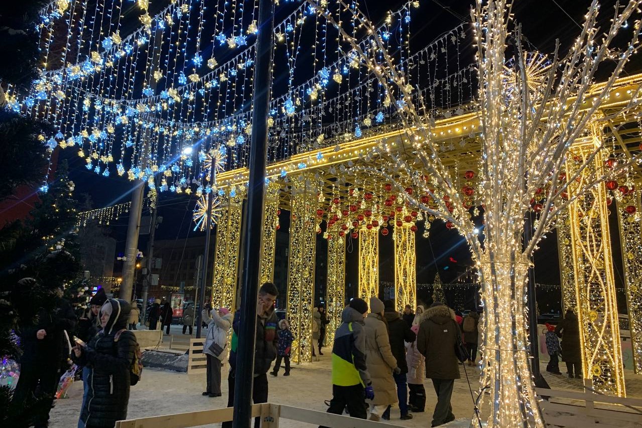 Мэр Новосибирска приказал очистить до асфальта улицу Ленина